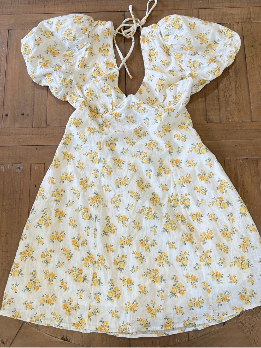 ASTR The Label Lovegrove White Yellow Floral Puff Sleeve Mini Dress Large - Picture 3 of 13